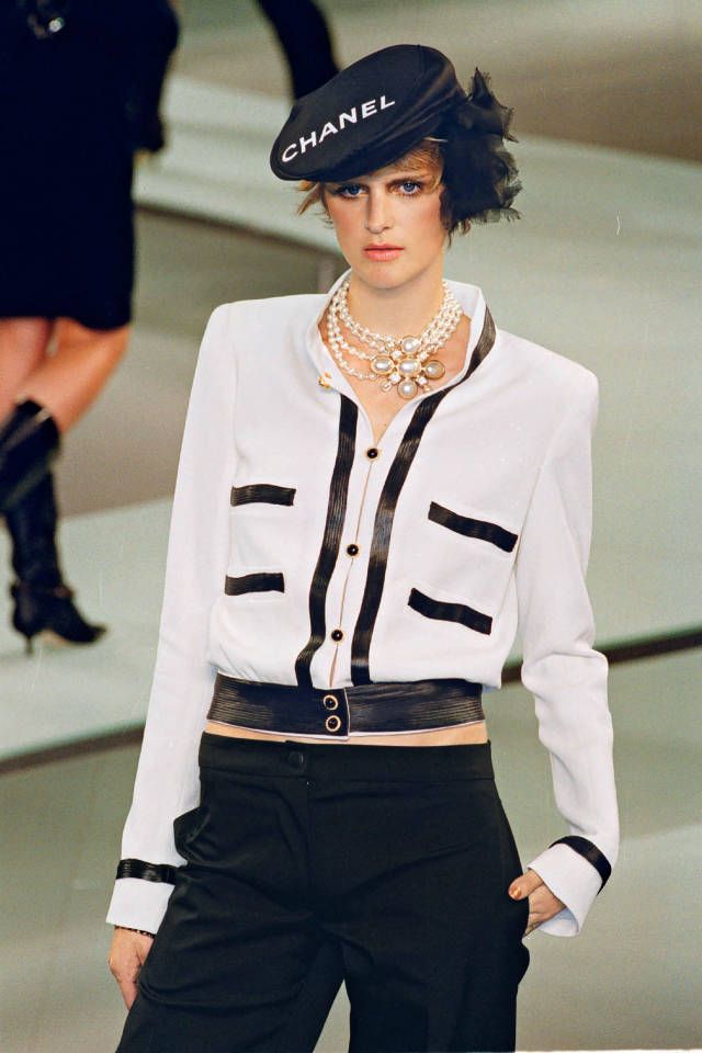 Découvrez les adresses incontournables pour dénicher des tenues Chanel et Yves st Laurent .