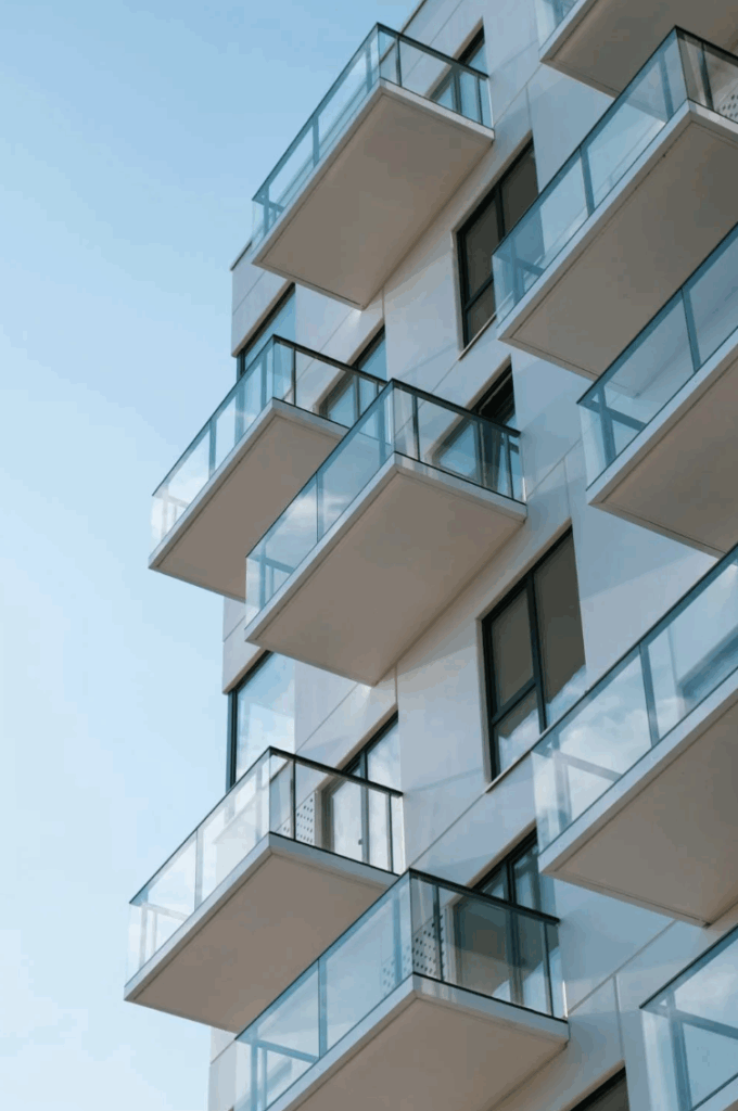 Voyager pas cher quand on est étudiant : auberges de jeunesse et bons plans logement