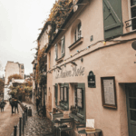 🏙️ Paris, capitale des rideaux baissés ?